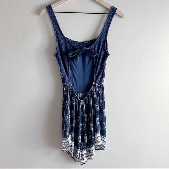 Abercrombie & Fitch • Floral Lace Trim Romper in Navy, Cutout Back, Size Small - Picture 10 of 14